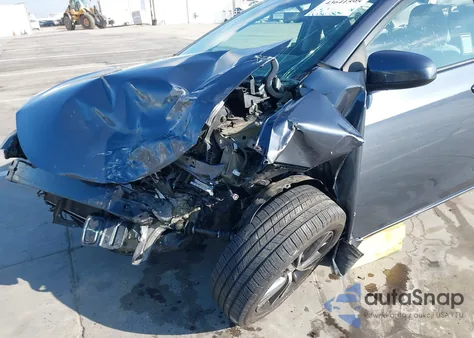 2016 Toyota Corolla Le Plus из США, поврежденный, VIN 5YFBURHEXGP543177